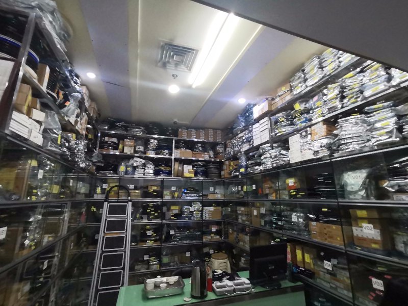在当今快速发展的电子产品市场中，选择一家合适的电子元器件厂家至关重要。本文通过具体案例分析，探讨不同厂家的优势与不足，帮助你在众多选项中做出明智决策。